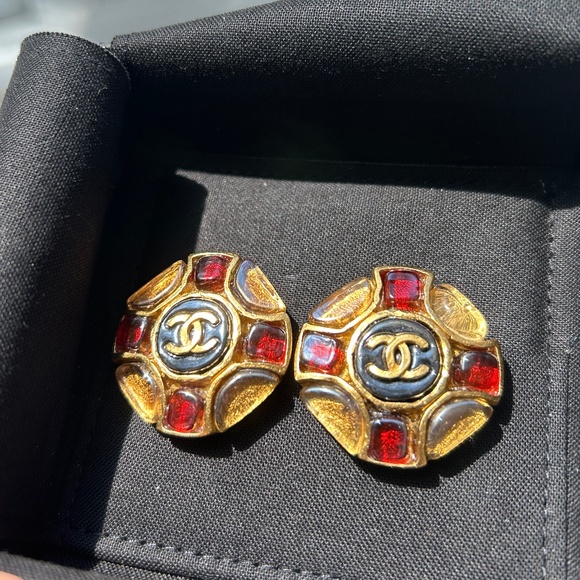 Chanel vintage clip on earrings - Picture 2 of 11